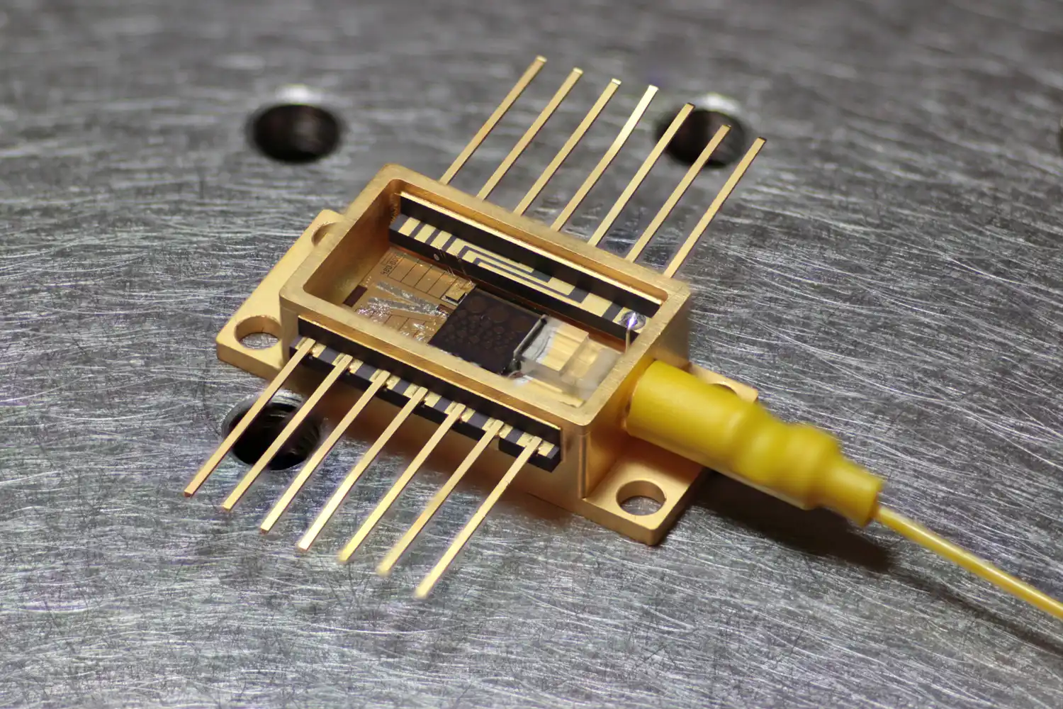 Ultra narrow-linewidth frequency agile lasers - Deeplight SA - Pioneering the future of laser technology by harnessing the power of integrated photonics.
