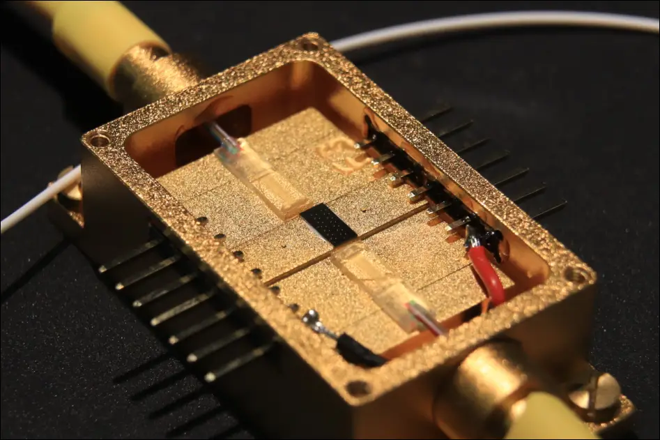Kerr frequency comb generators - Deeplight SA - Pioneering the future of laser technology by harnessing the power of integrated photonics.